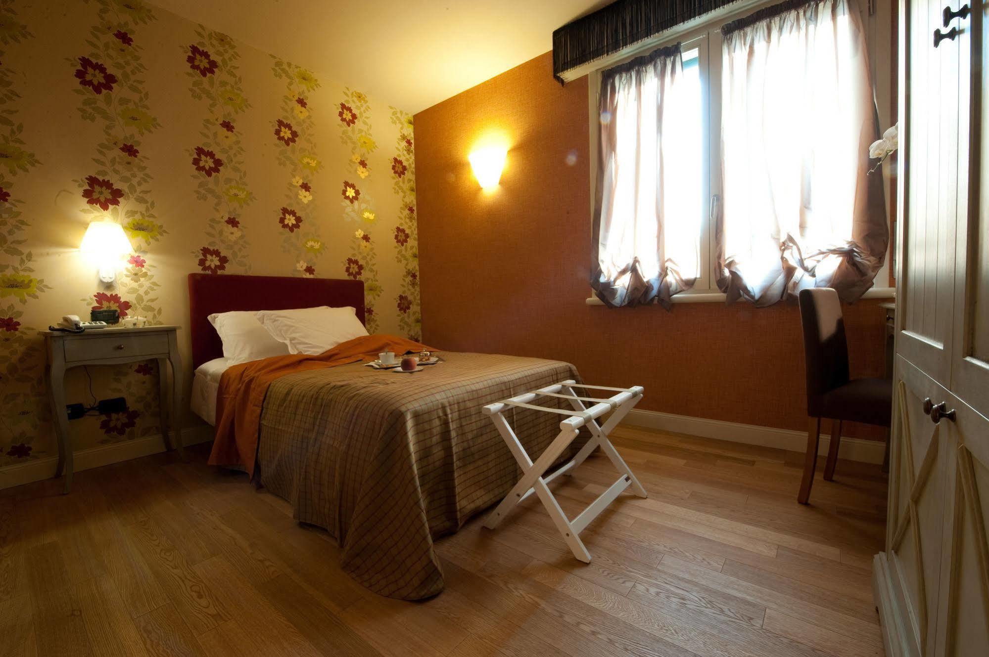 Hotel Locanda Stendhal Colorno Extérieur photo
