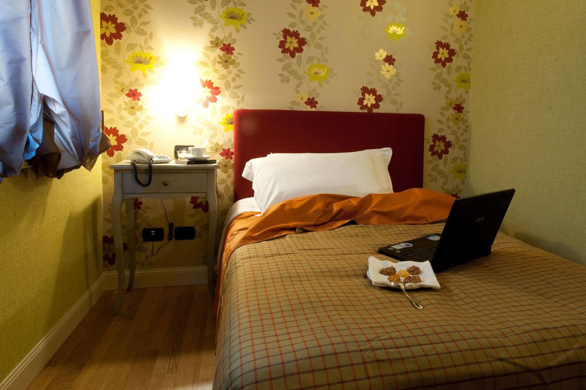 Hotel Locanda Stendhal Colorno Extérieur photo